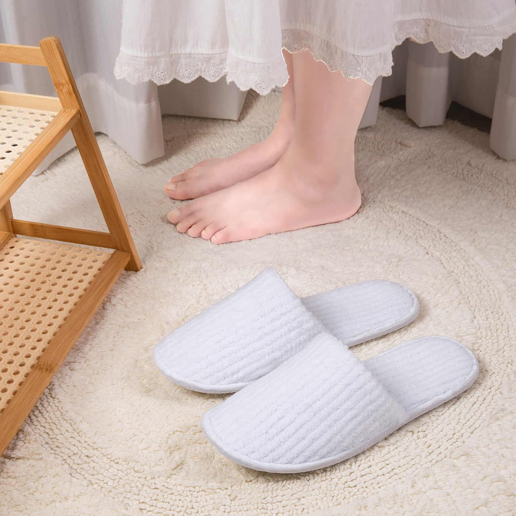 TINSKY 20 Pairs Non-Slip Disposable Slippers for Guests