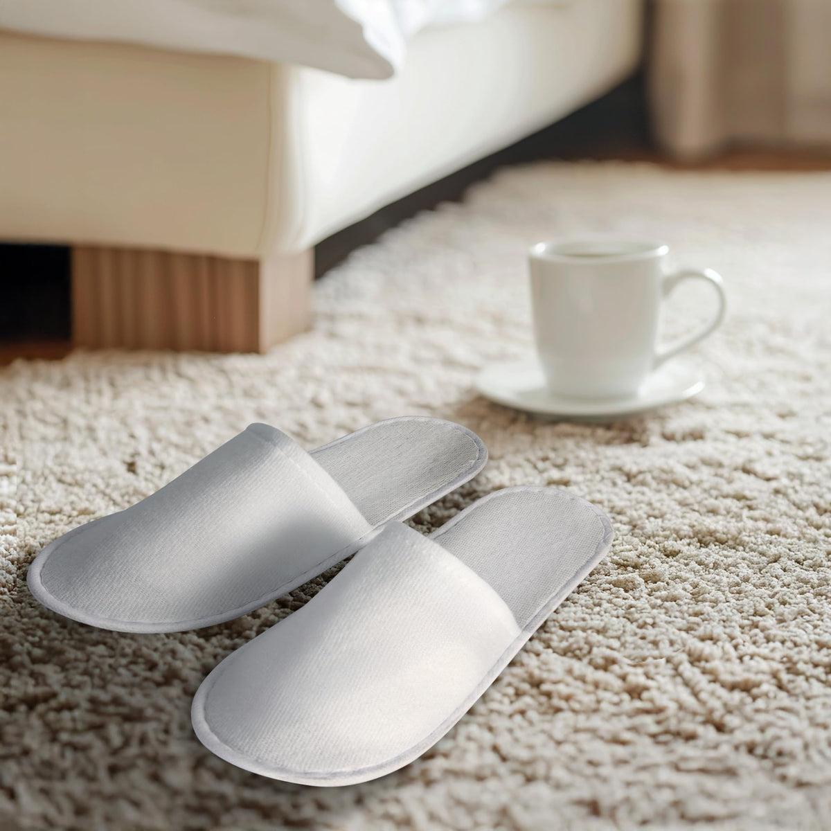 UrbanRoots 28 Pairs Disposable Guest Slippers with Pouch, Non-Slip White House Slippers
