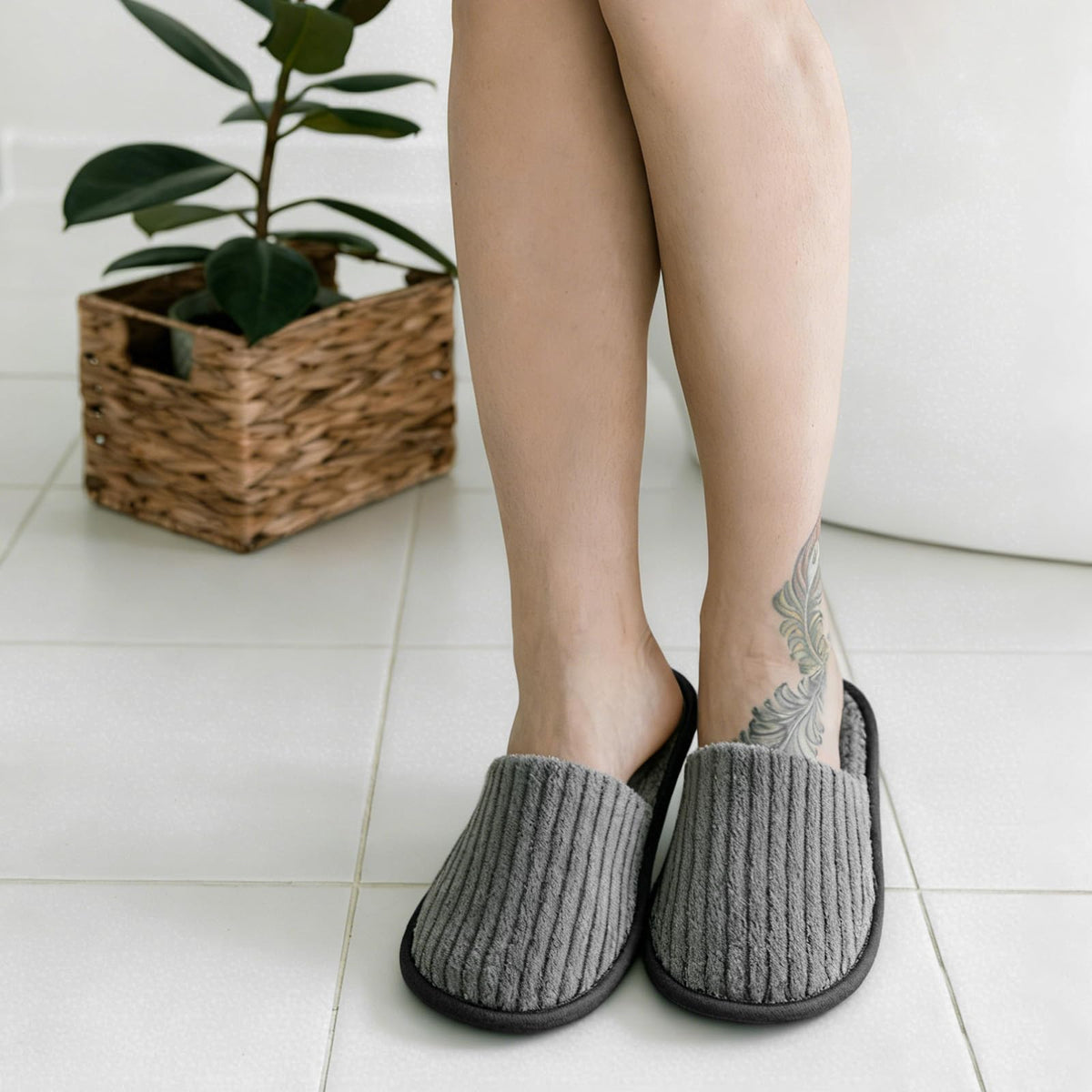 TINSKY 20 Pairs Non-Slip Disposable Slippers for Guests