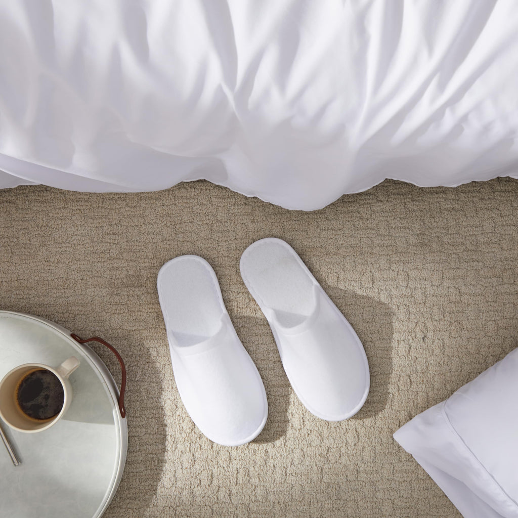 Juvale Disposable Guest Slippers, White, Medium, Pack of 24
