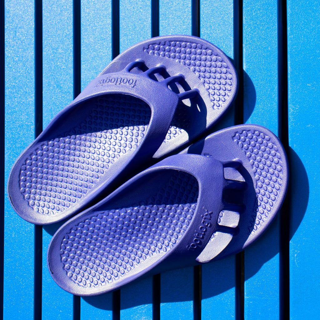 Comfeeze by Footlogix Women's Recovery Sandals with Toe Separator